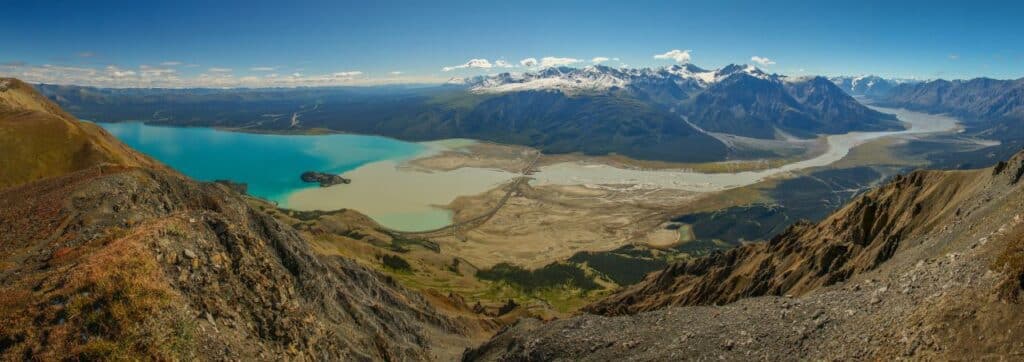 Ein Blick auf den Kluane Lake im Kluane Nationalpark and Reserve. Foto roussien / Deposit