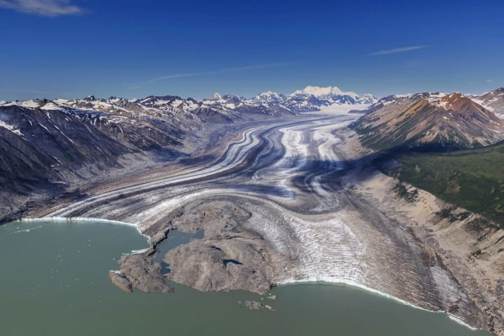 Das gleichnamige Eisfeld im Kluane Nationalpark and Reserve of Canada im Yukon. Foto sunsinger / Deposit