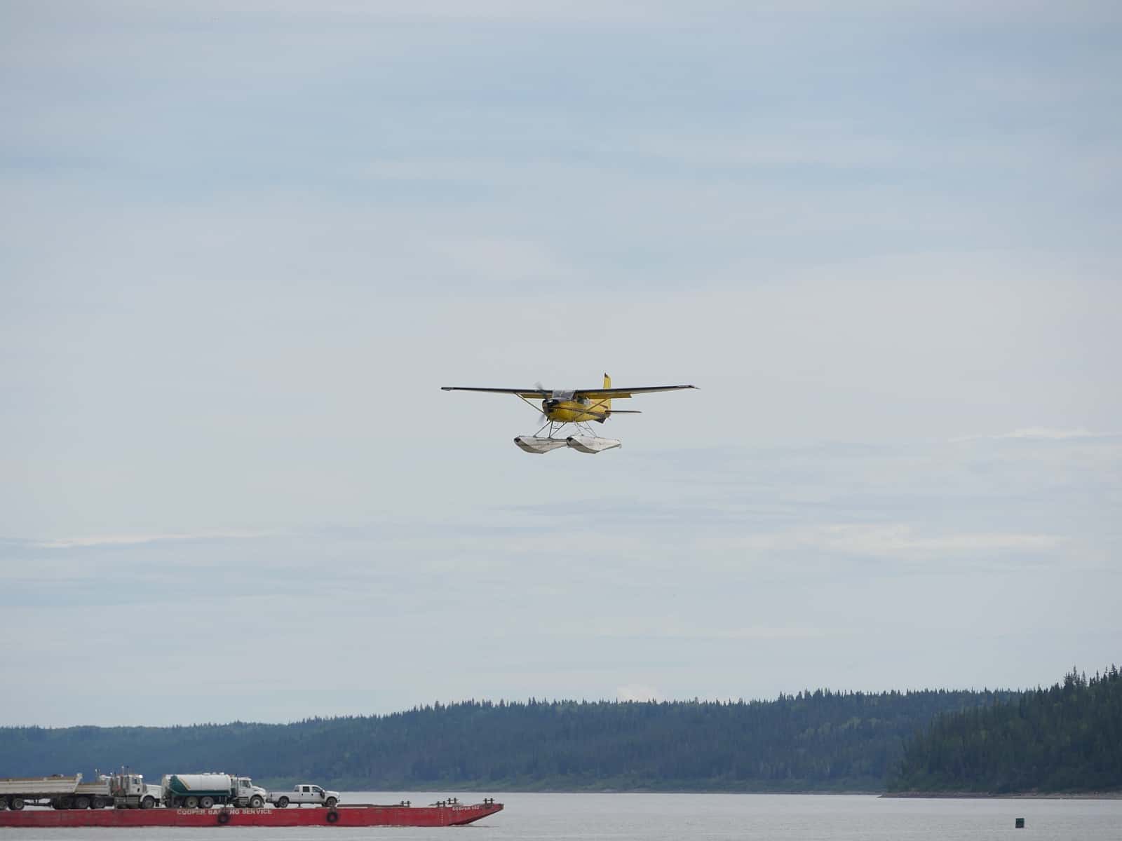 Der Mackenzie River ist Transportweg, Landeplatz für Wasserflugzeuge und ein Paradies für Kanu- und Kajaksportler. Foto Alfred Pradel