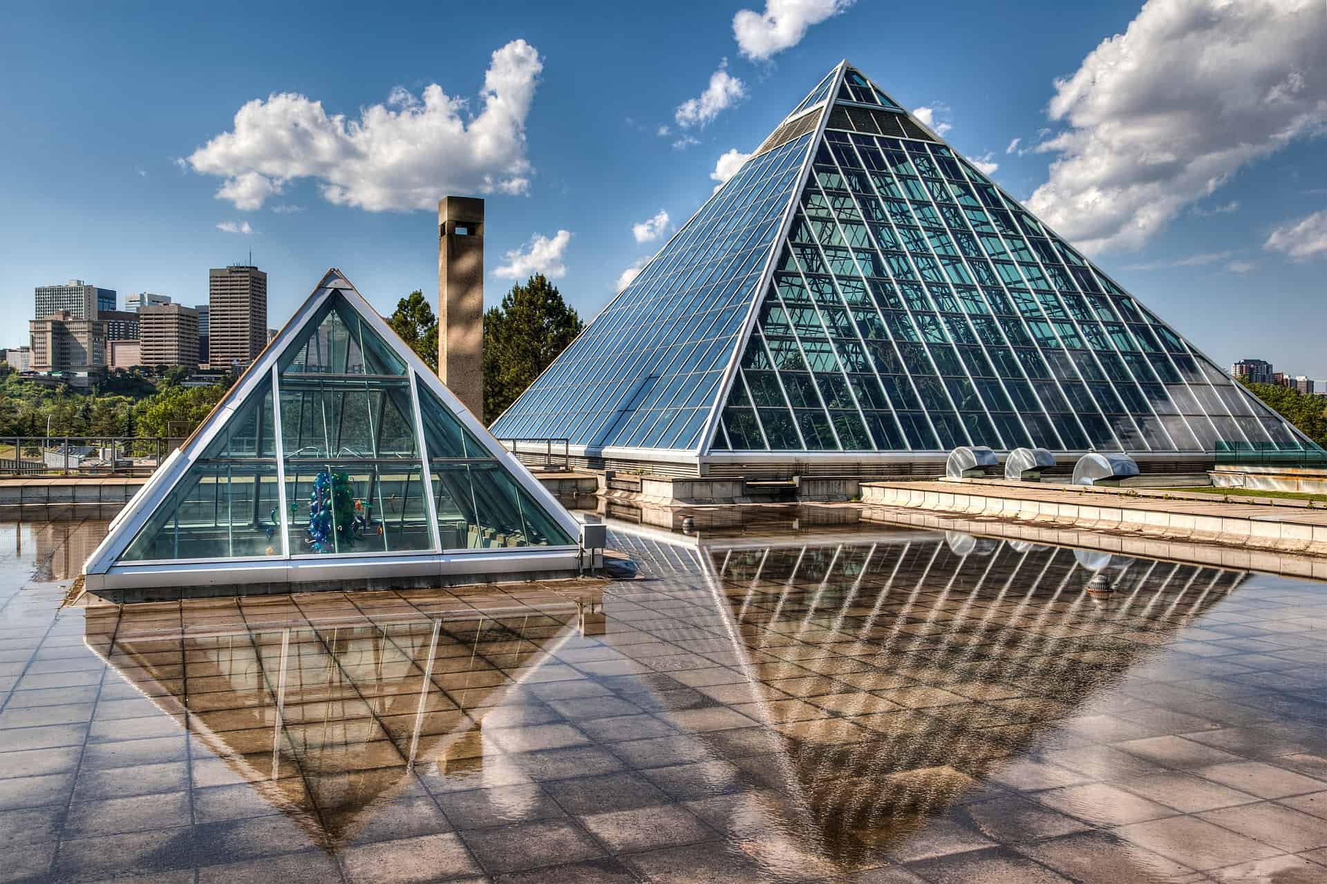 Glaspyramiden über Edmonton.