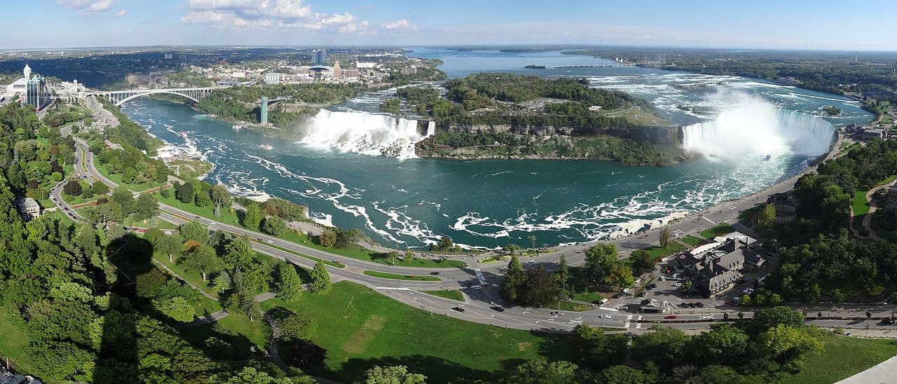Blick von Skylon Tower auf die Niagara Fälle. Foto ErwinMeier/CC BY-SA 3.0
