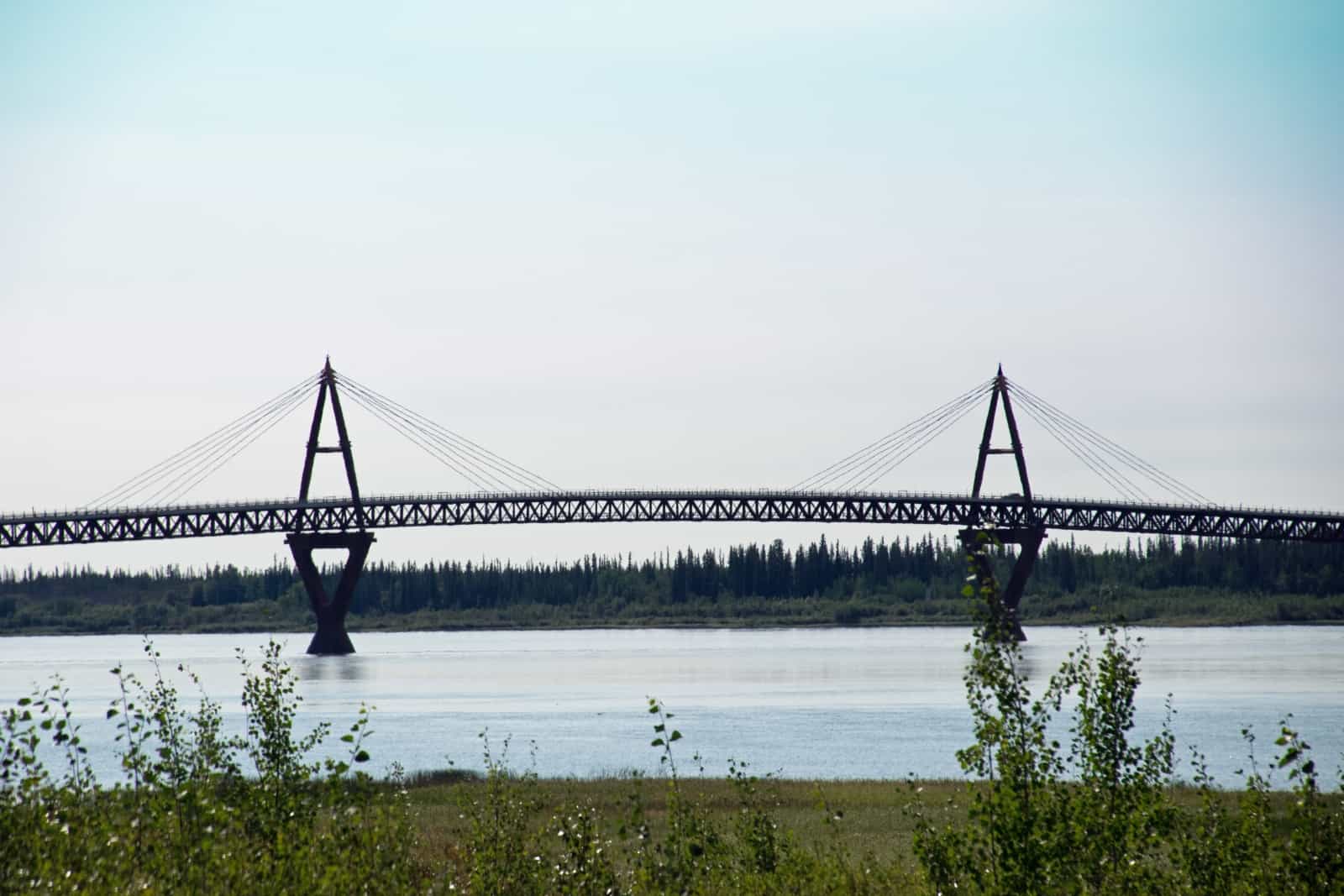 Über 1,6 Kilometer lang, über 1,1 Kilometer überspannt sie den Mackenzie River bei Fort Providence. Foto Daniela Ganz