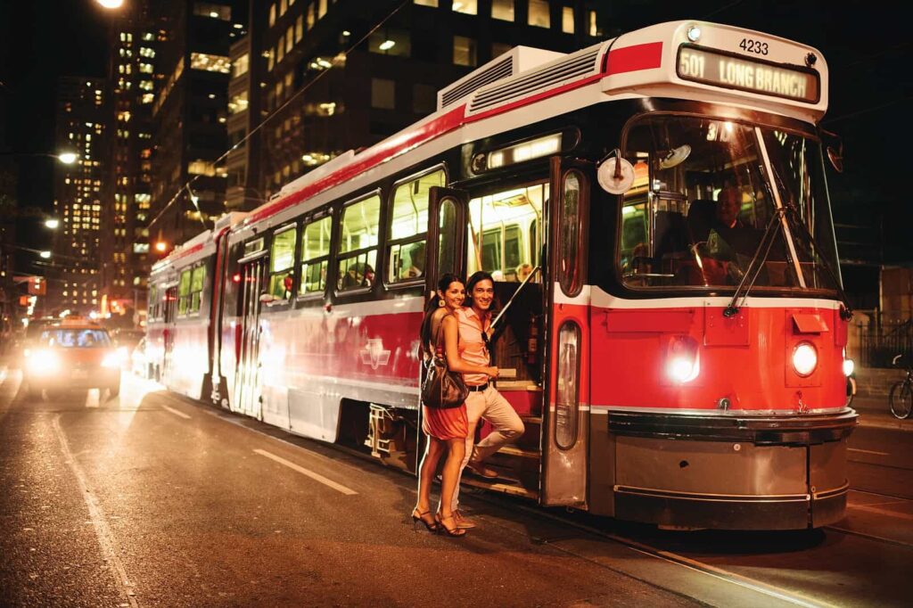 Ein beliebtes Verkehrsmittel in Toronto, die Straßenbahn der Stadt. Foto Canadian Tourism Commission 