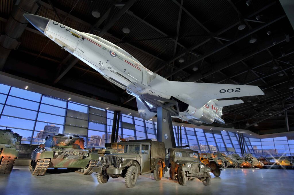 Blick ins Innere des Canadian War Museum mit einer CF-101 Voodoo Interceptor in der LeBreton Gallery. Foto Canadian War Museum
