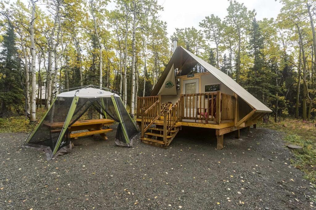 Die Außenanlagen der Cabin-Plätze sind zweckmäßig und schön ausgestattet. Foto Parks Canada