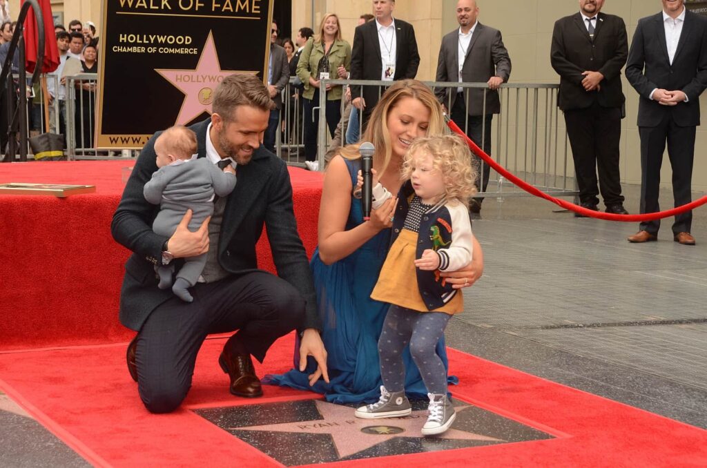 Bekannte Kanadische Schauspieler: Ryan Reynolds mit Familie bei der Hollywood Walk of Fame Ceremony in Hollywood im Jahr 2016. Foto © s_bukley